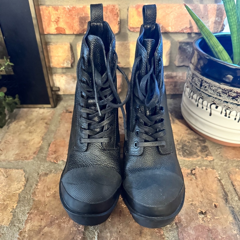 Hunter block heel lace up leather combat boot - Picture 2 of 5
